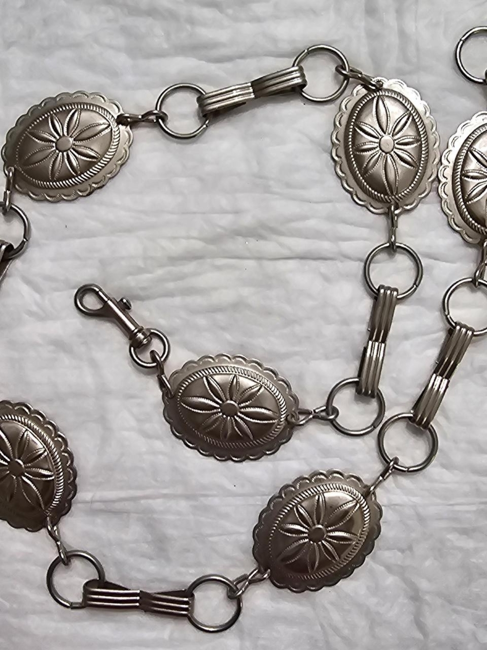 Vintage Western Silver-Tone Scalloped Oval Concho Chain Belt 39"